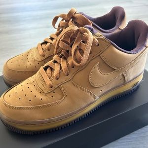Brown and black air force 1 size 7 / 8.5 great condition